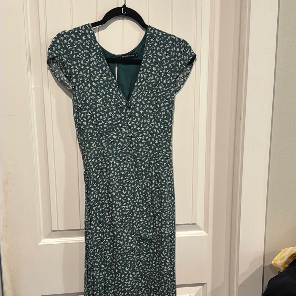 Women's Green Floral V-Neck Dress